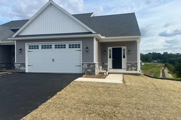 320 RIDGEFIELD DR