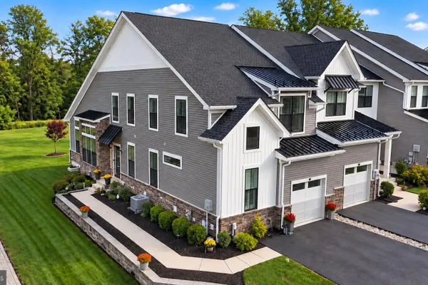 51 UMBRELL DR