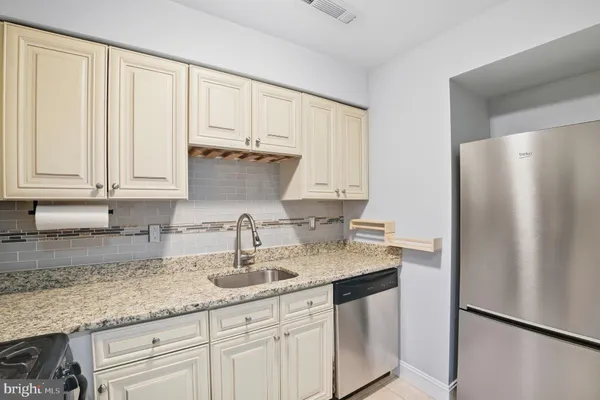2105 WALSH VIEW TER 15-301