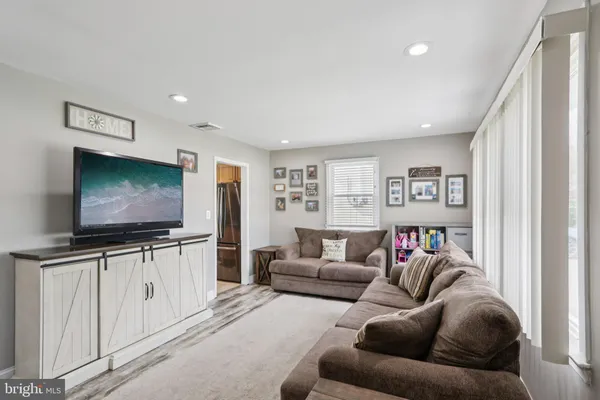 1708 SUSAN AVE
