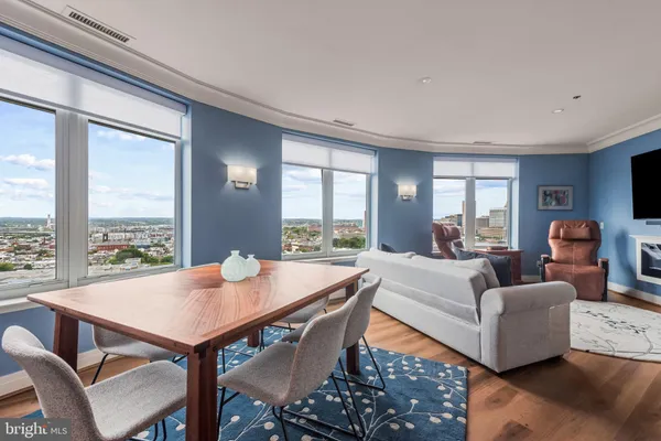 100 HARBORVIEW DR 2110