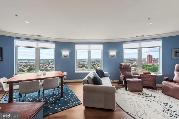 100 HARBORVIEW DR 2110