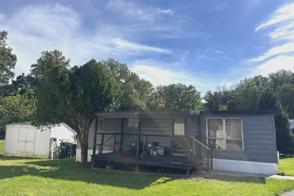 8 OAK DR