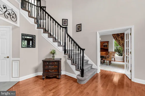 8 ENDICOTT LN