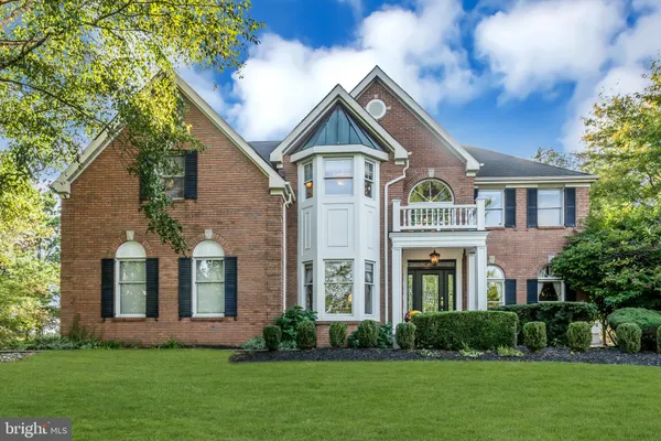 8 ENDICOTT LN