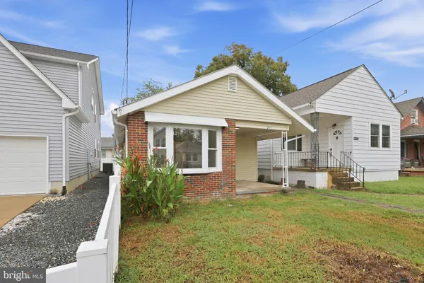 245 4TH AVE
