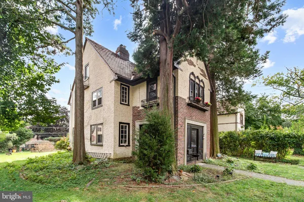 17 WINDSOR CIR