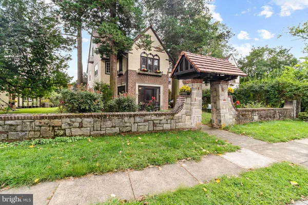 17 WINDSOR CIR