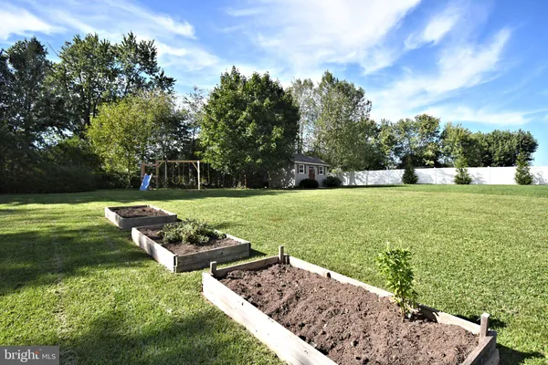 117 MEADOWLAND DR