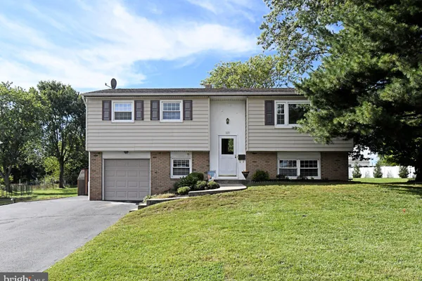 117 MEADOWLAND DR