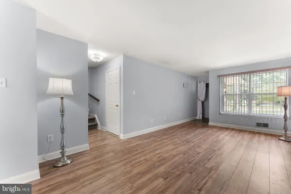 127 E WINONA AVE