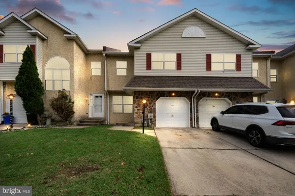 127 E WINONA AVE