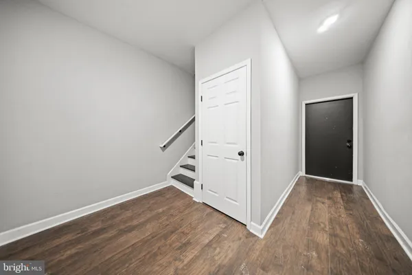 2303 WHITTIER AVE