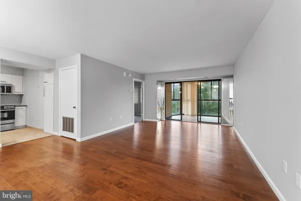 15101 INTERLACHEN DR 1-401