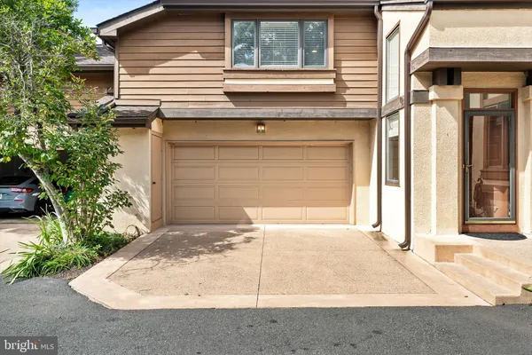426 SAYRE DR
