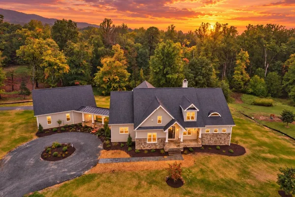 3257 MOUNTAIN RD