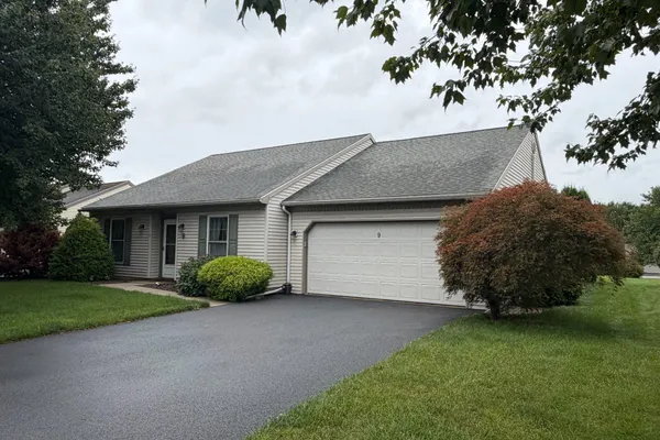 9 LAKEVIEW DR