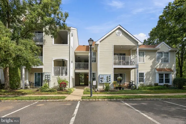 536 WALDEN CIR