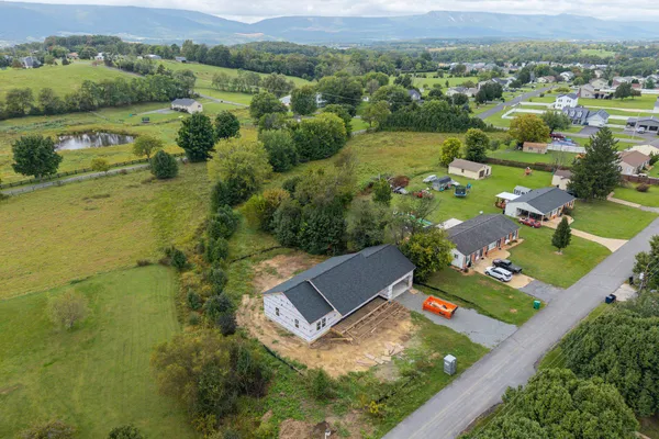 214 CHAPEL VILLAGE RD