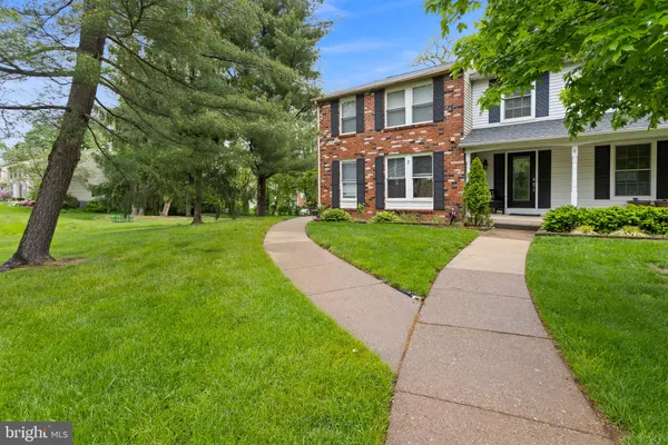 7 WOODLAND CT