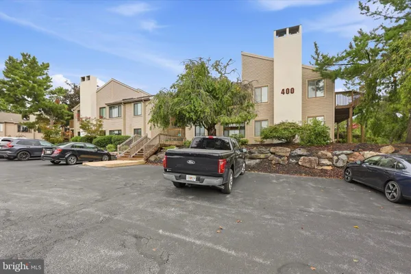 406 PRITCHARD PL
