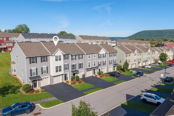 216 KESTREL LN