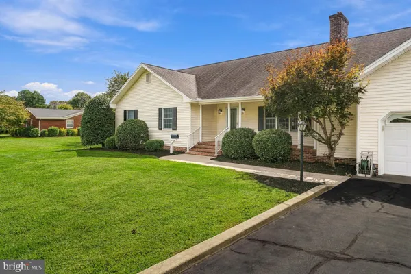 102 QUILLEN DR
