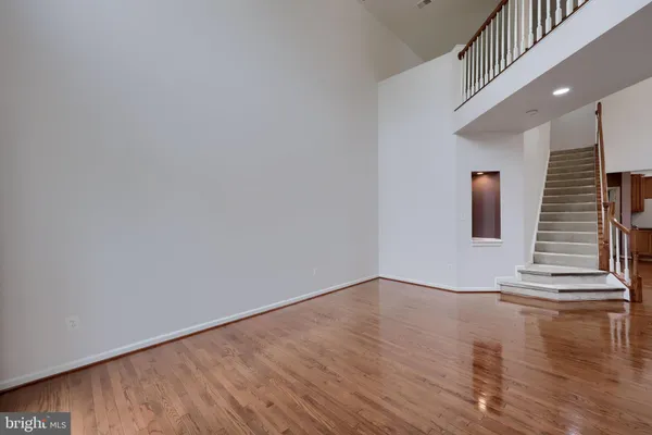286 MAPLE DR