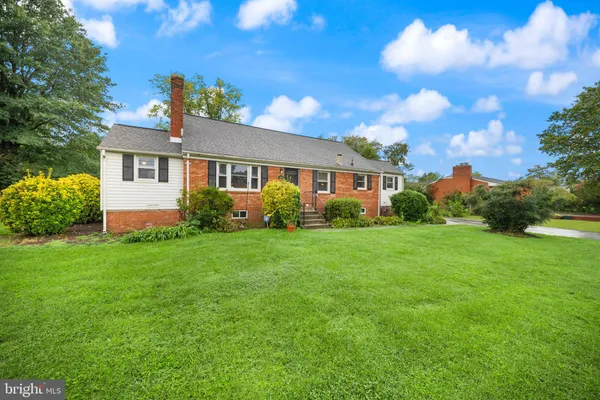 8904 FORT DR