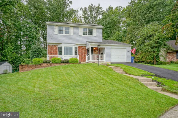 13 AVON CT