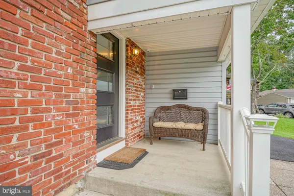 13 AVON CT