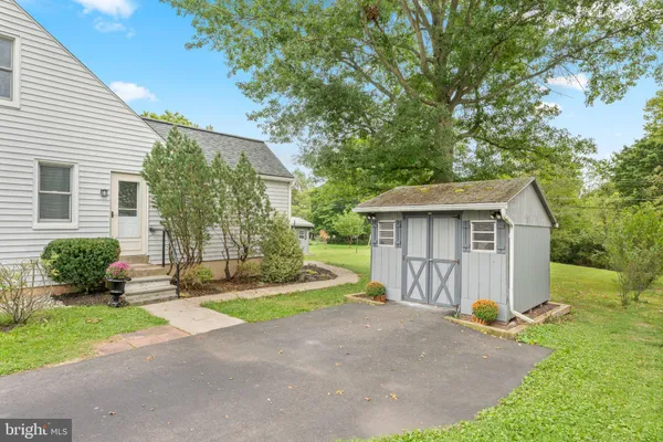 162 MAPLE AVE