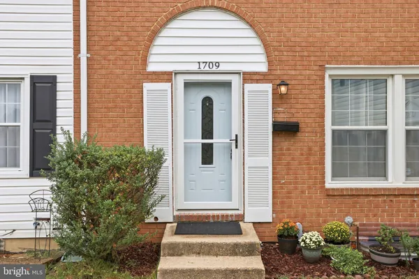 1709 GABRIEL CT