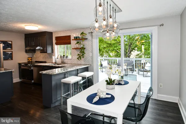 48 CROSS COUNTRY CT