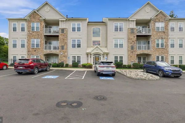 200 DOUGLAS FIR DR 201