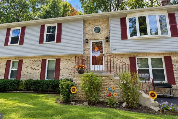 1183 CEDAR AVE