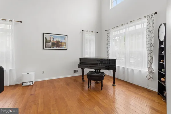 6 HARVARD CIR