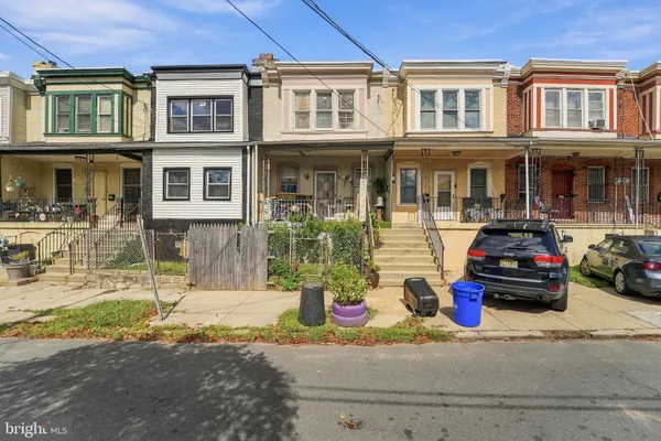 323 BYRON ST