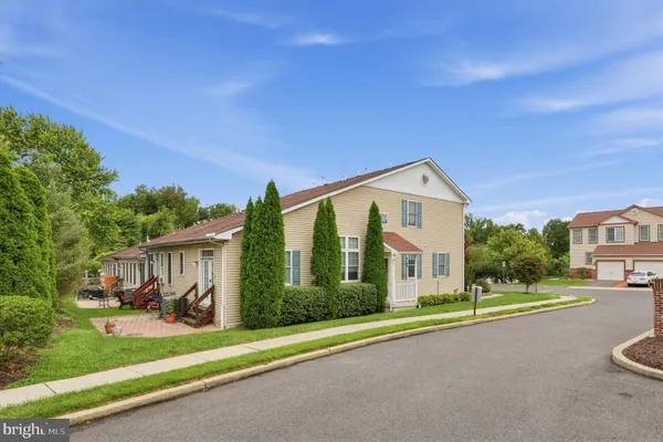 62 SHIRE CT