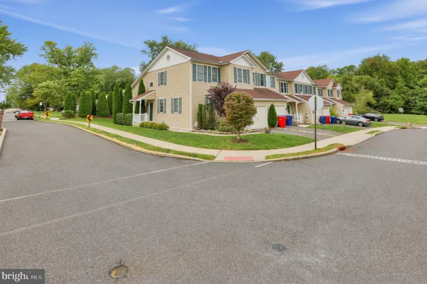 62 SHIRE CT