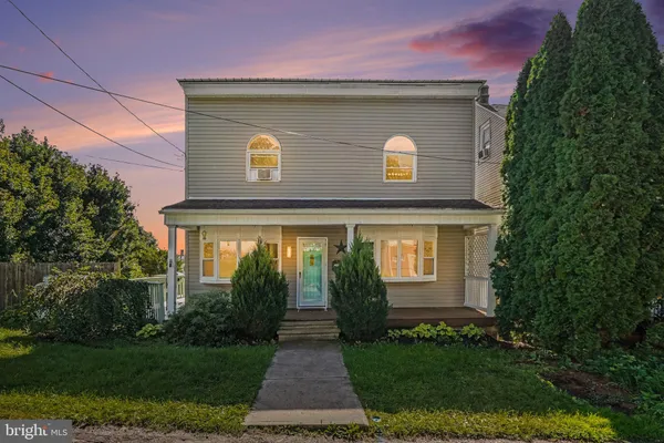 728 W JOHN ST