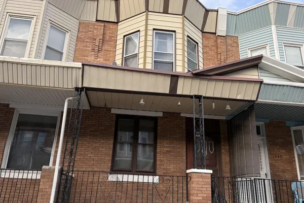 1943 E PACIFIC ST