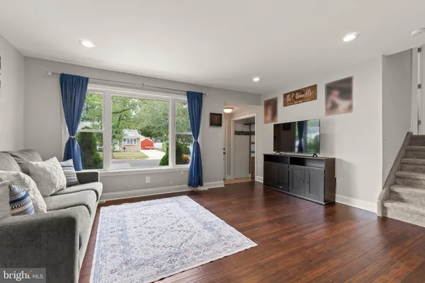36 RICHARDS AVE