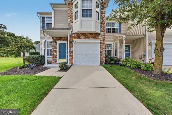 319 CHANCELLOR DR