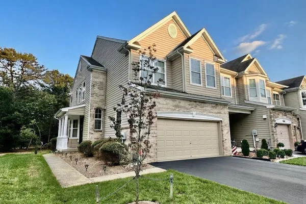 281 HAWTHORNE LN