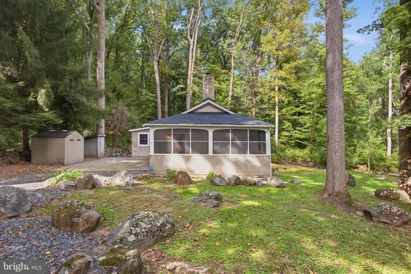 1819 SNYDER RD