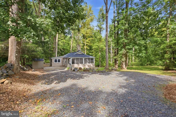 1819 SNYDER RD