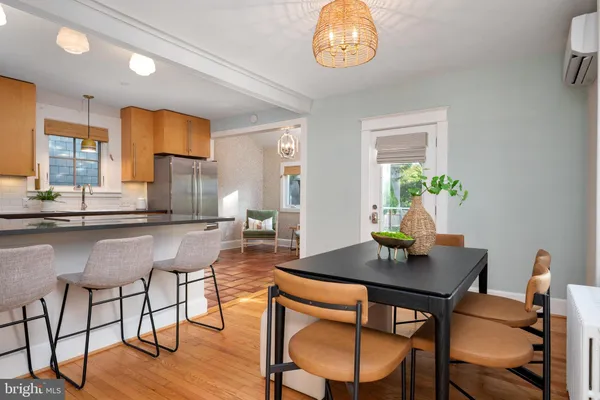 98 MONTICELLO AVE