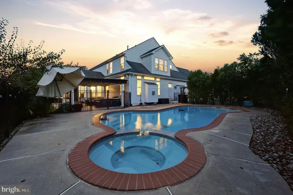 470 CREEKVIEW DR