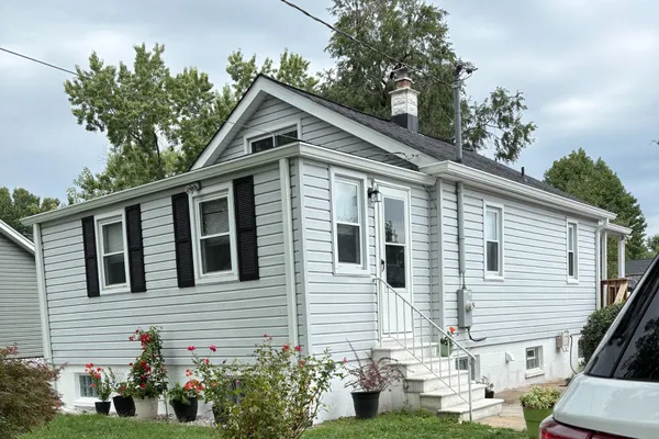 906 MEADOW AVE